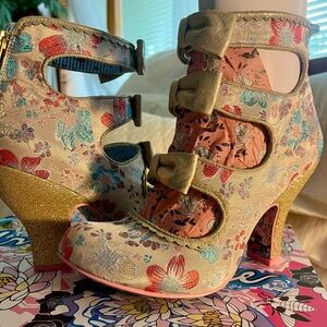 Irregular Choice NWT beautiful brocade bridal booties Put A Bow On It size 40